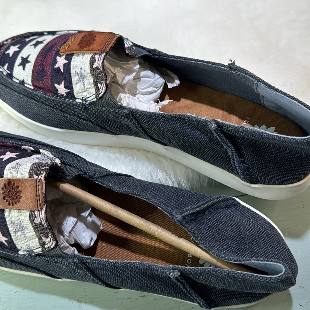 Yellow Box slip ons - Picture 6 of 8